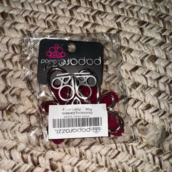 Paparazzi Earrings - Picture 2 of 2